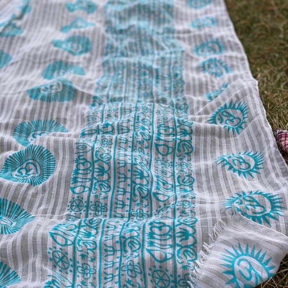 Scarf - Picture 4 of 5